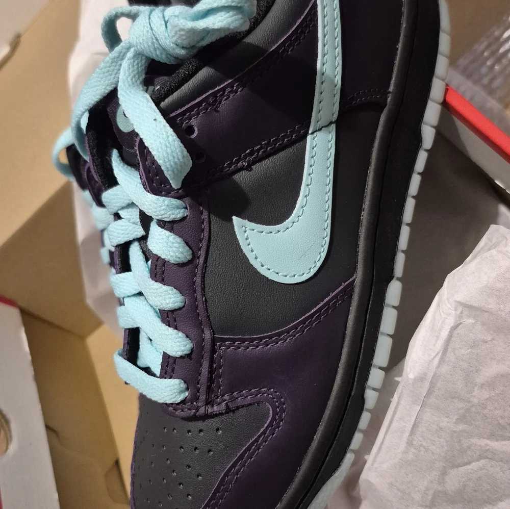 Nike Dunk Low Black and Teal Sneakers Grade School Boy size 5 - Picture 4 of 7